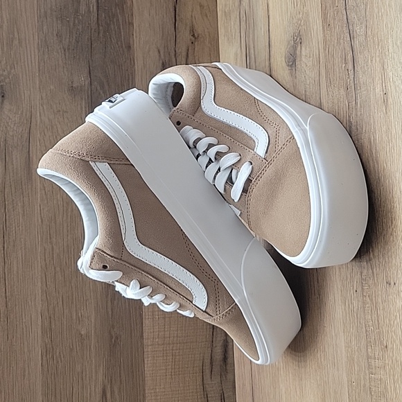 Van's old school Stackfo platform Brand new in the box authentic uper leather. - Picture 2 of 11